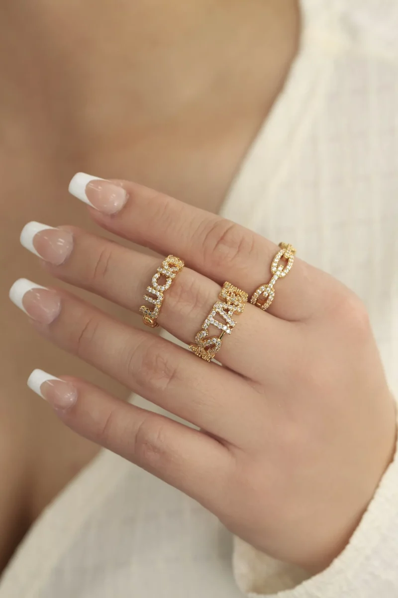 Anillo ovalado de circones