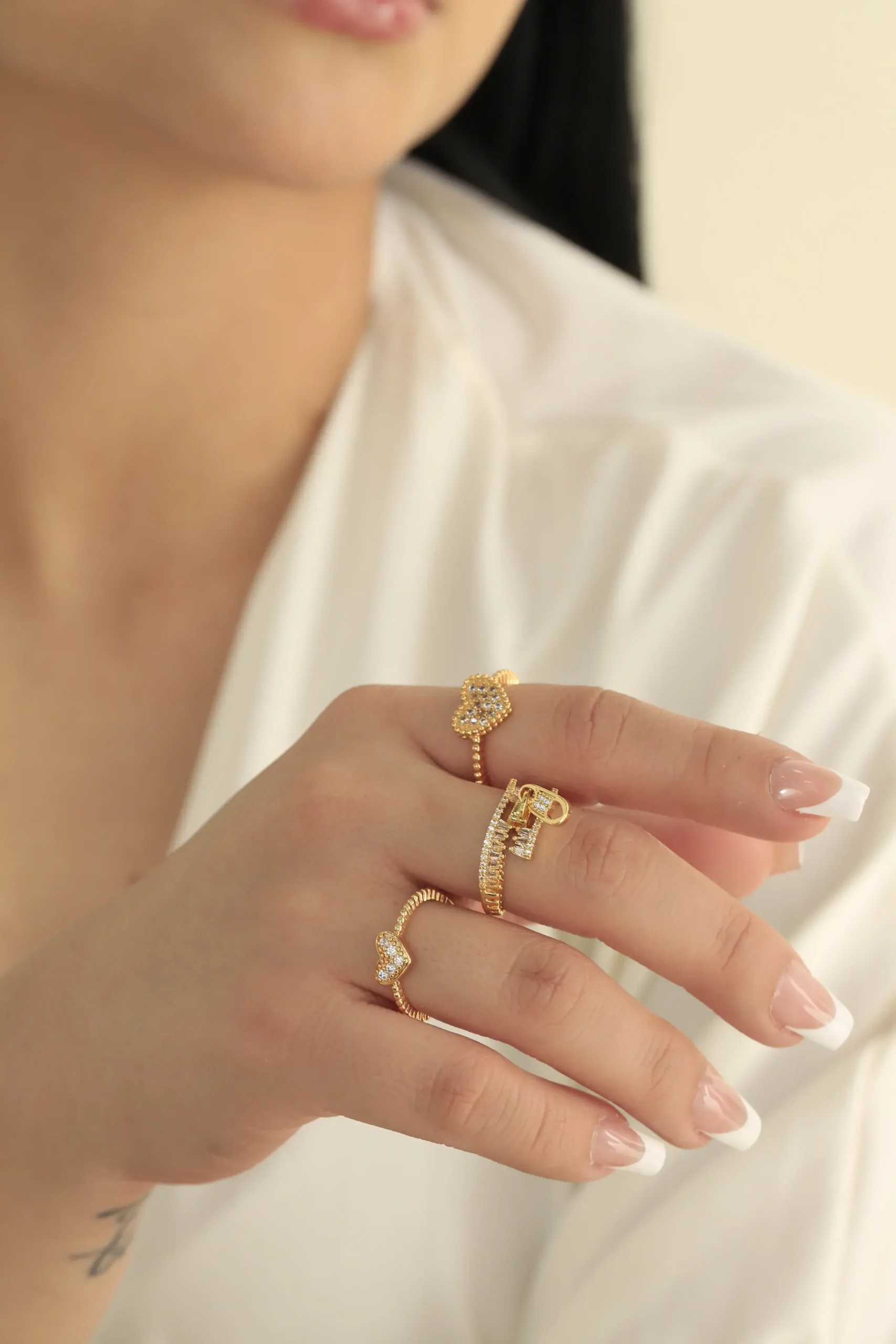 Anillo corazón tallado circón