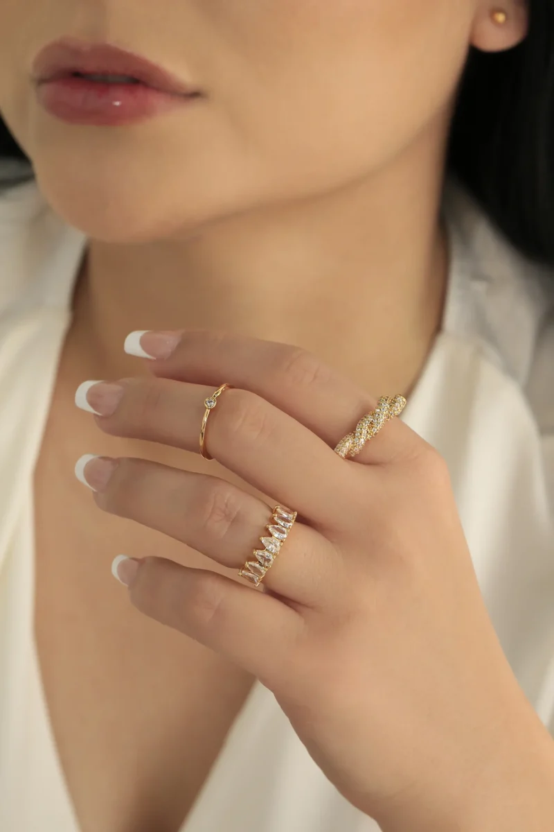 Anillo lazos de circón