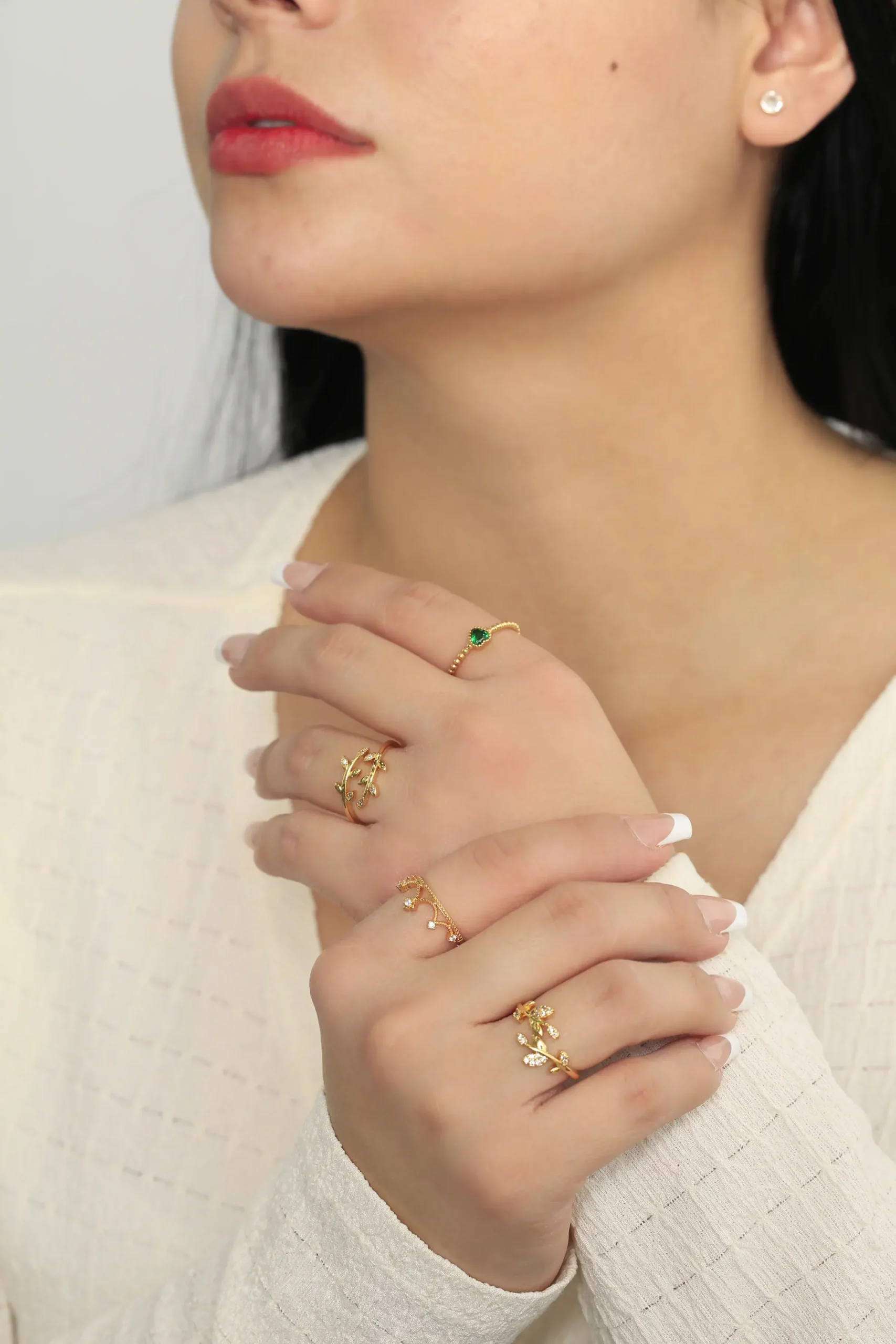 Anillo hojas de circón