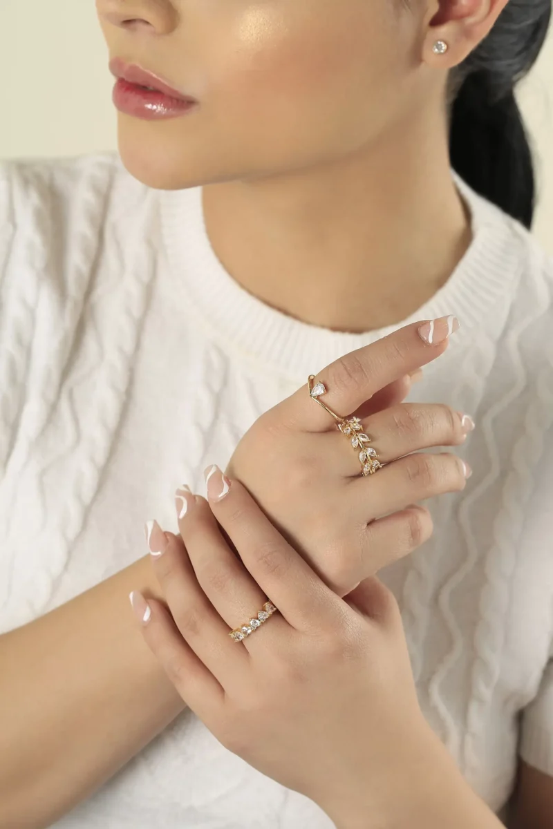 Anillo dorado en baño de oro 24k, marca Brazz by Roel. Con nuestros precios mayoristas puedes iniciar tu emprendimiento, tambien tenemos precios al detal, expertos en joyeria y accesorios