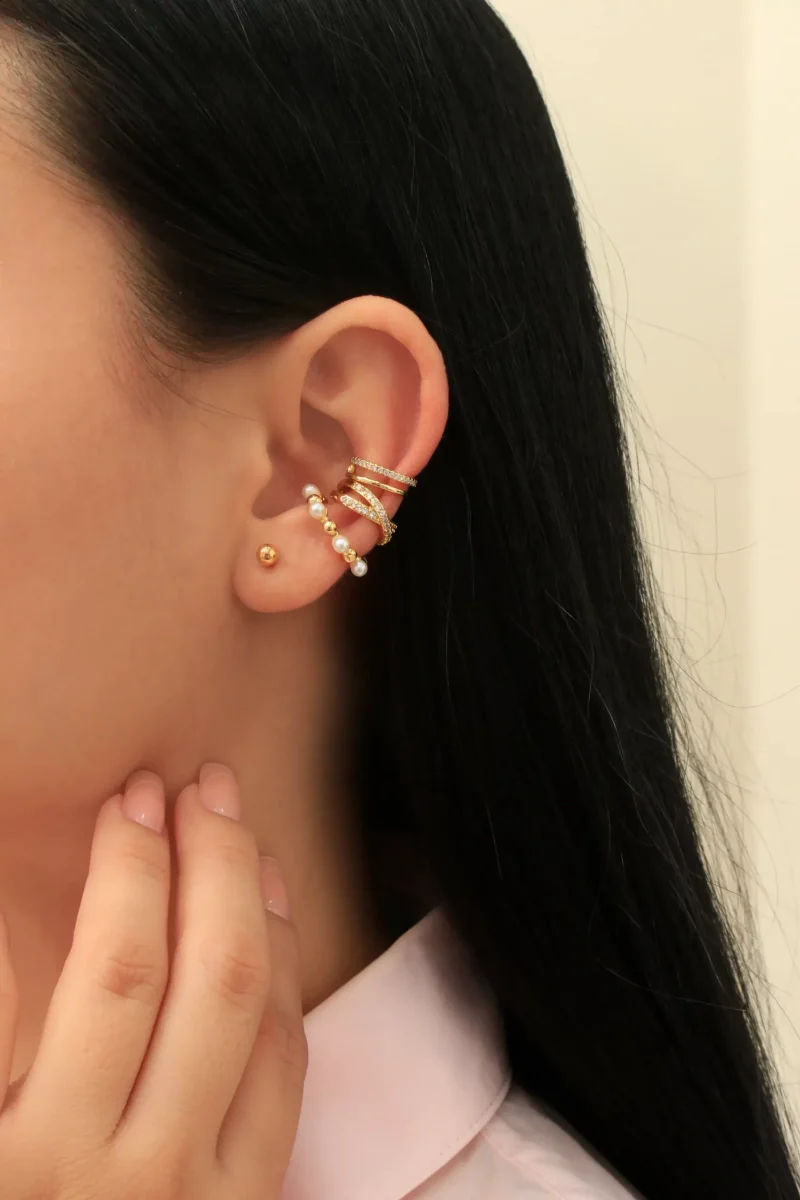 Earcuff dorado, en baño de oro 24k, con Brazz by Roel puedes emprender