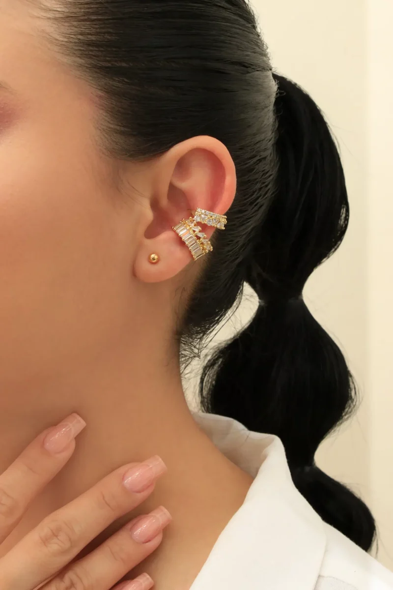 Earcuff dorado, en baño de oro 24k, con Brazz by Roel puedes emprender