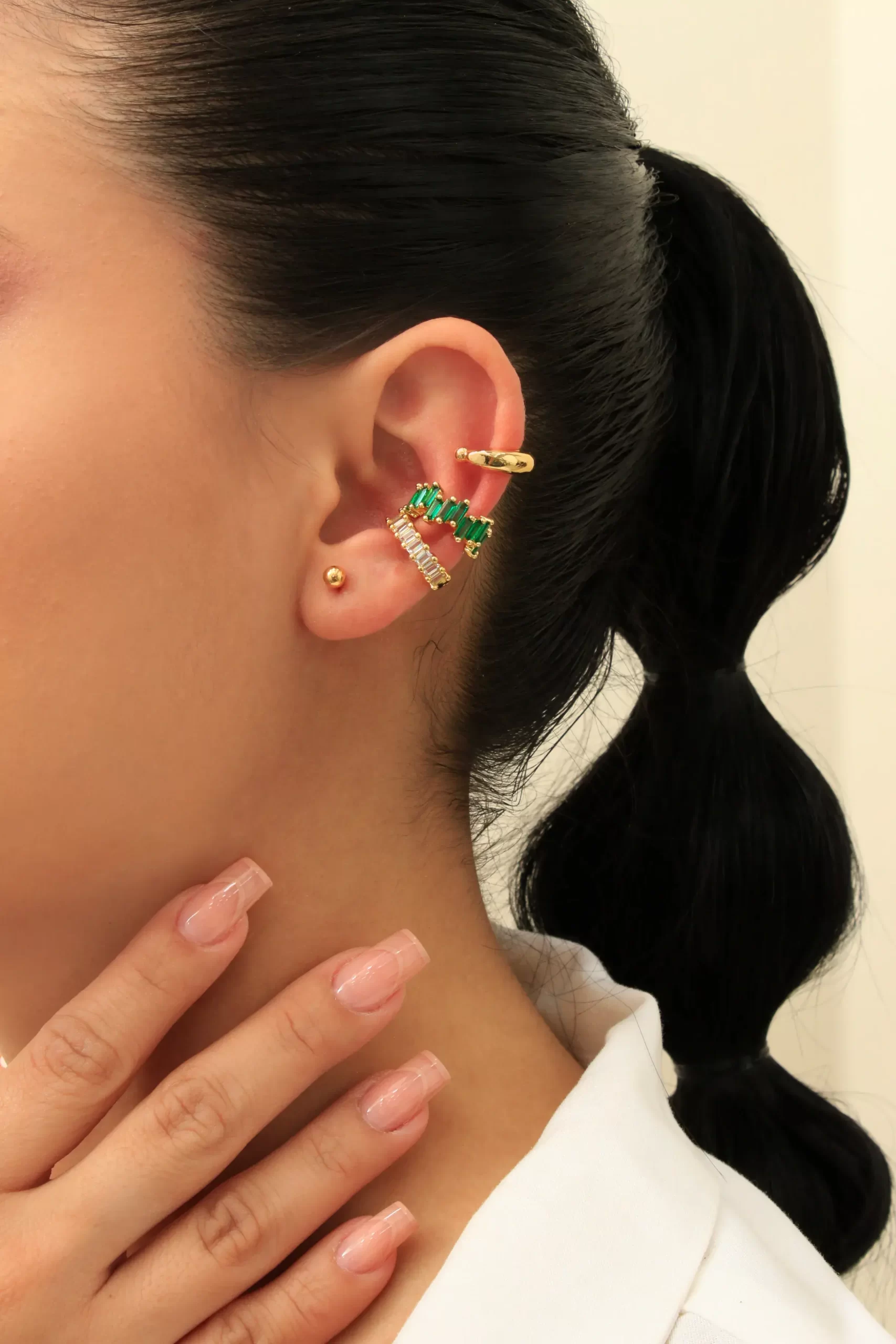 Earcuff dorado, en baño de oro 24k, con Brazz by Roel puedes emprender