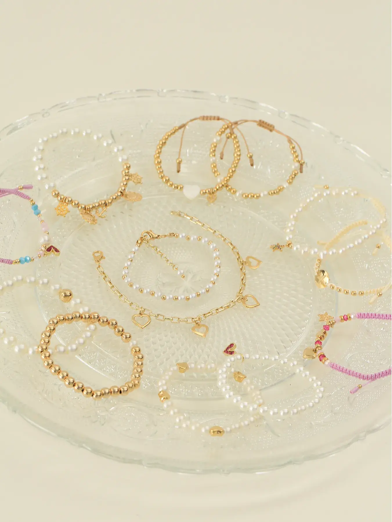 Pulsera dorada, en baño de oro 24k, con Brazz by Roel puedes emprender