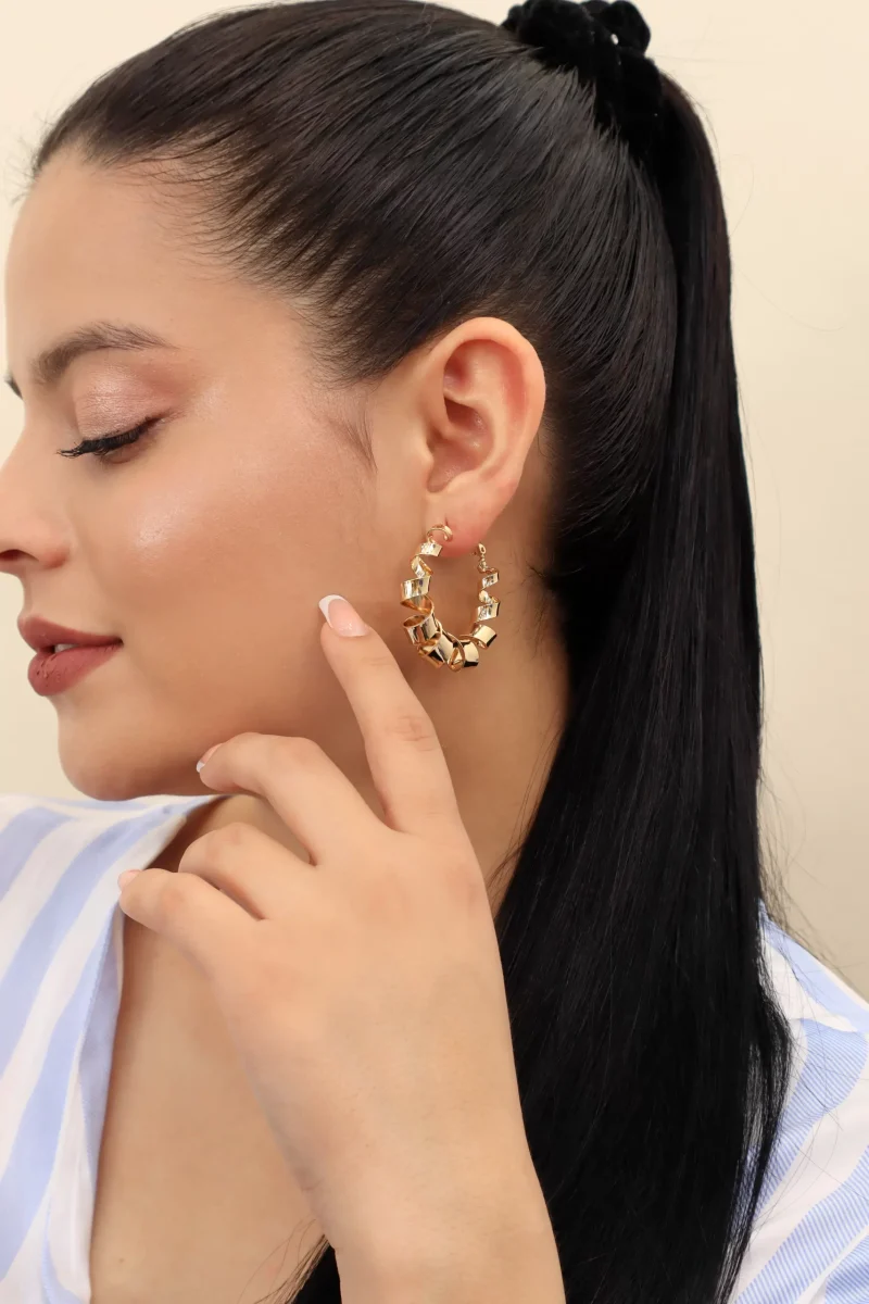 Arete tipo candonga en baño de oro 24 k