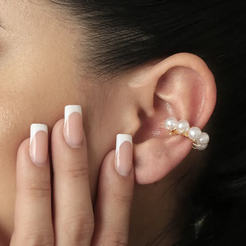 Earcuff Dorado en baño de oro 24k. Marca Brazz by Roel