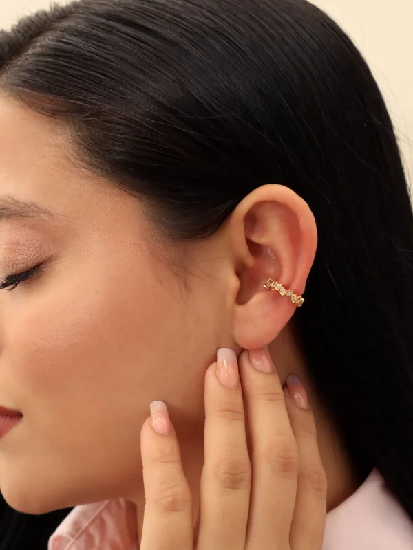 Earcuff dorado, en baño de oro 24k , marca Brazz by Roel