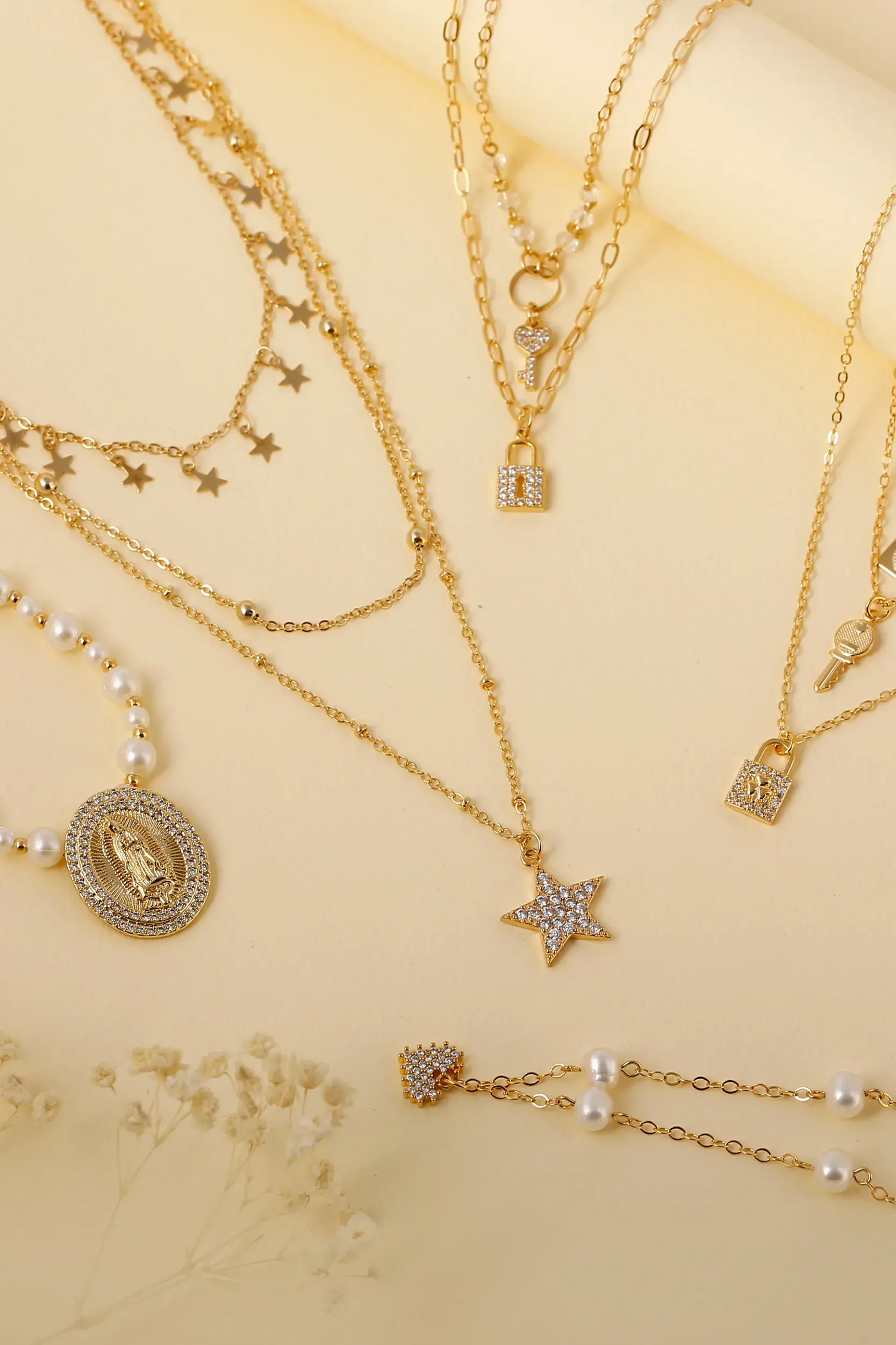 cadenas_pulseras_gargantilla_goldfilled_orolaminado_banodeoro24k_tendencias_mayoristas_mayor_ventasalmayor_joyeria_accesorios_jewelry_negocio_emprendedor_anillos_dijes