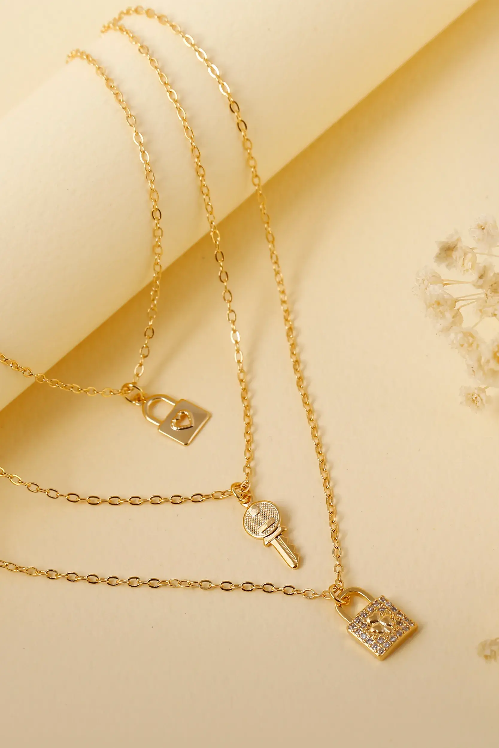 cadenas_pulseras_gargantilla_goldfilled_orolaminado_banodeoro24k_tendencias_mayoristas_mayor_ventasalmayor_joyeria_accesorios_jewelry_negocio_emprendedor_anillos_dijes