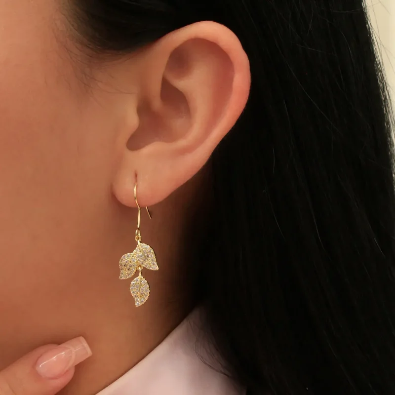 Arete dorado con circones. Marca Brazz by Roel