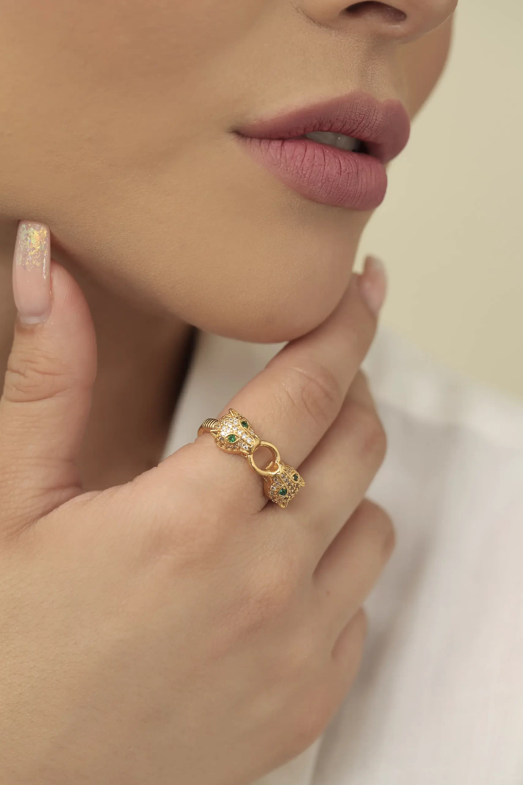 Anillo, en baño de oro 24k marca Brazz by Roel