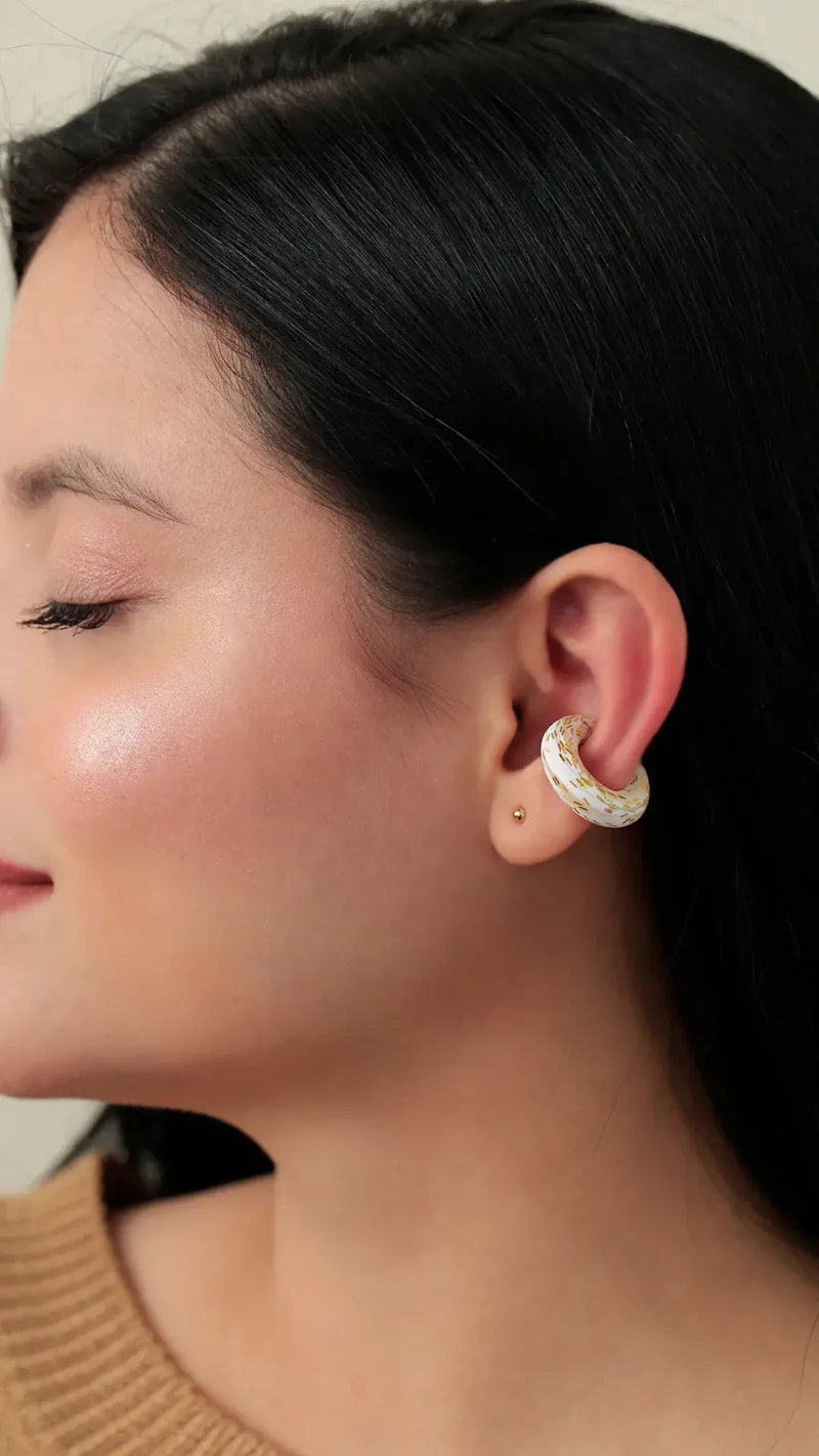 Earcuff Arcilla/ Arcilla. Marca Brazz By Roel.