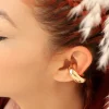 Earcuff dorado, en baño de oro 24k, marca Brazz by Roel