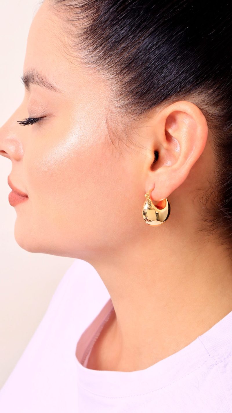 Candonga Media Luna, En baño de oro 24k. Marca Brazz By Roel.
