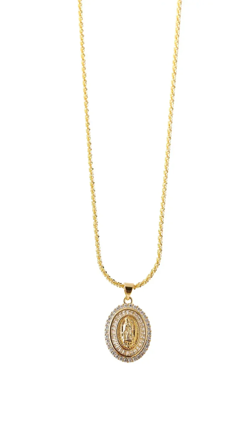 Collar dorado, en baño de oro 24k marca Brazz by Roel 
