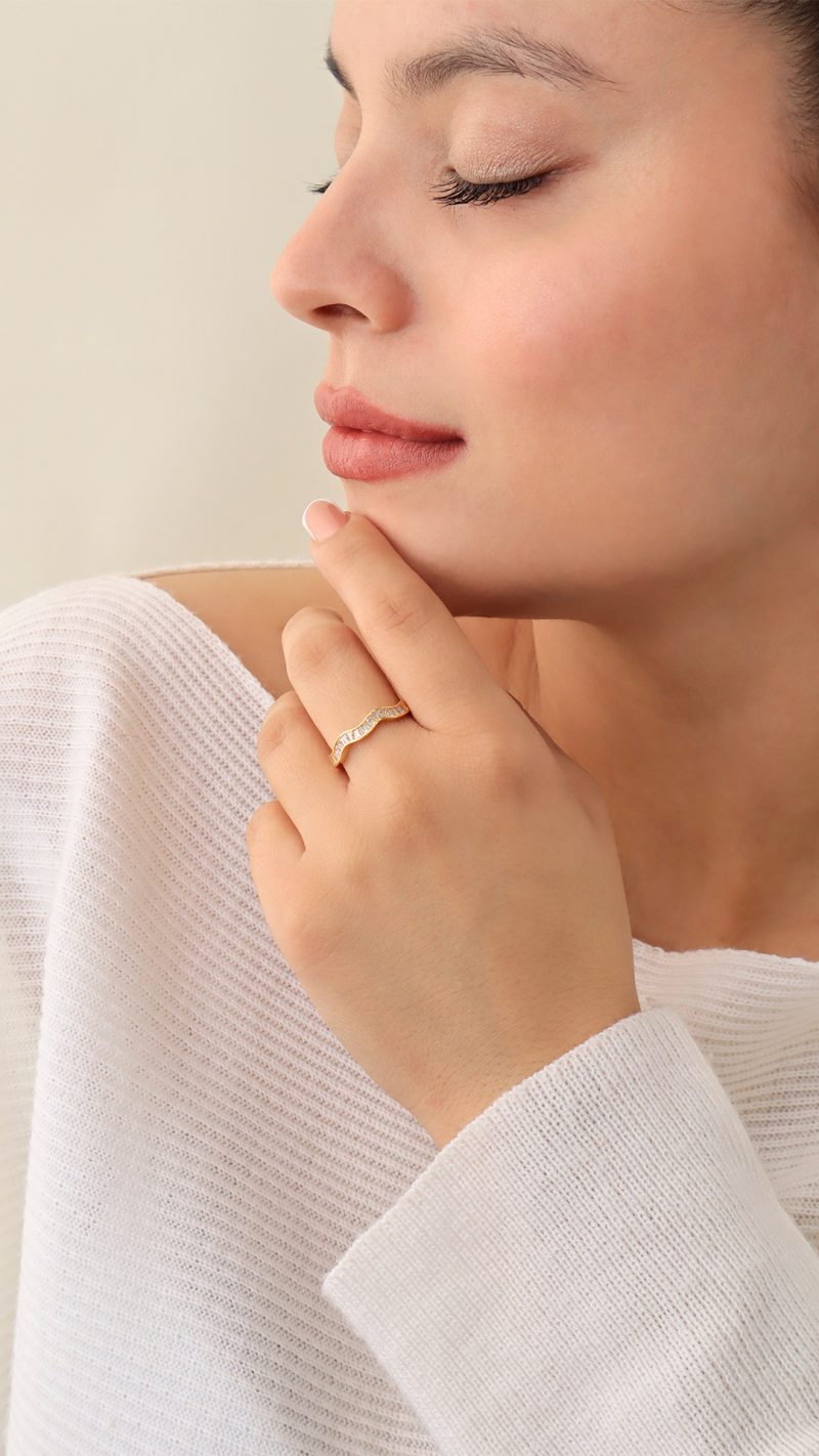 Anillo Micro-circón/ En baño de oro 24k. Marca Brazz By Roel.