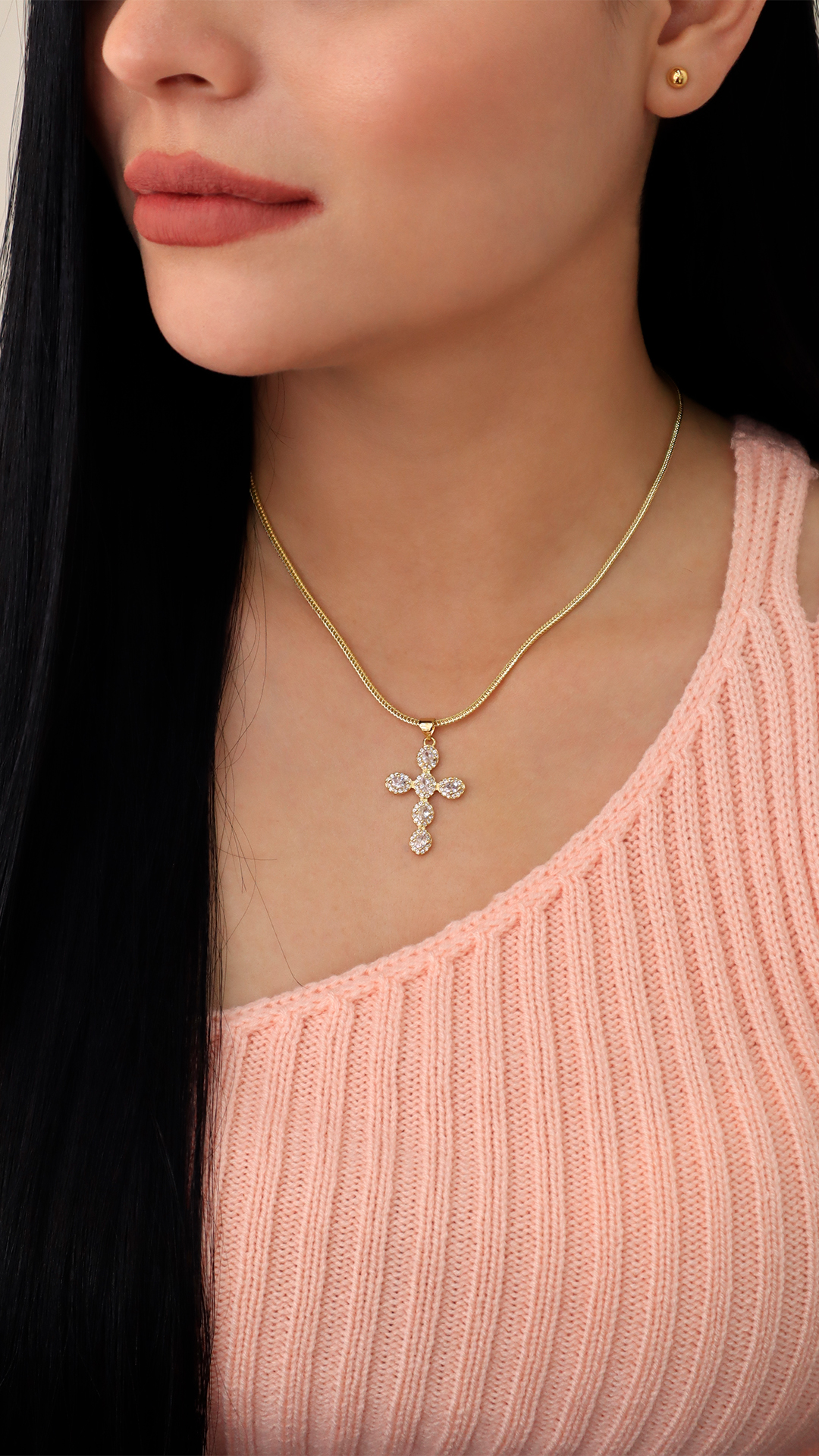 Collar Cruz Con Circón/ En baño de oro 24k. Marca Brazz By Roel.