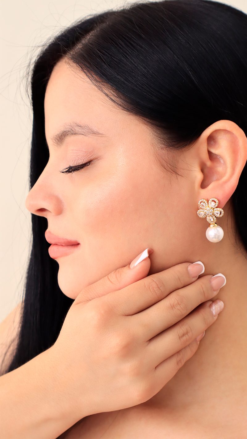 Arete Topo Con Perla/ En baño de oro 24k. Marca Brazz By Roel.