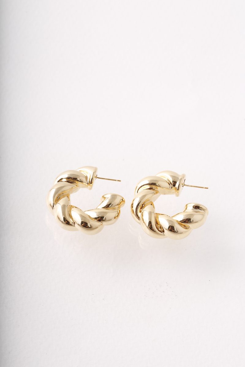 Candonga Trenzada/ En baño de oro 24k. Marca Brazz By Roel.