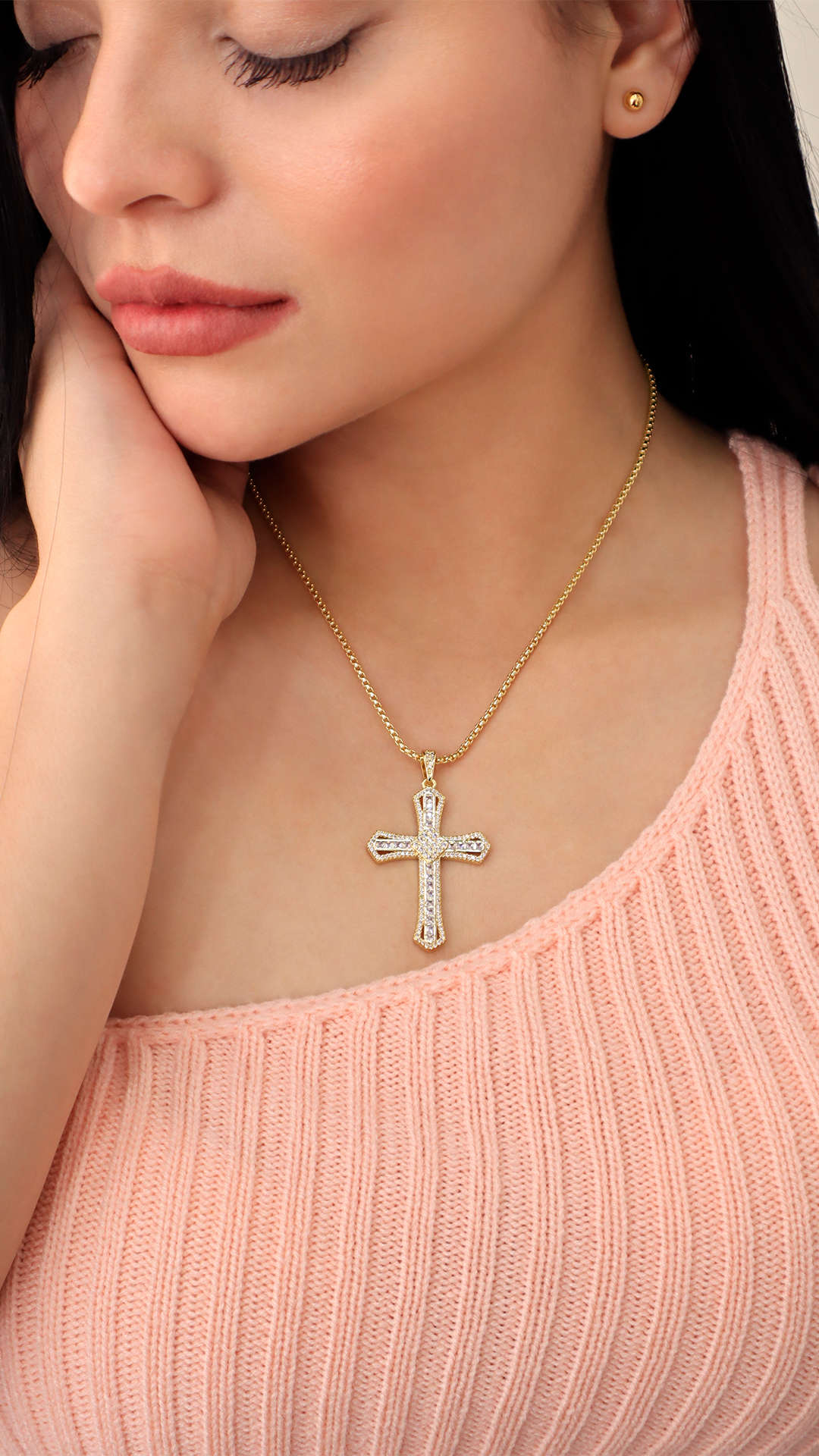 Collar Cruz Dorada/ En baño de oro 24k. Marca Brazz By Roel.