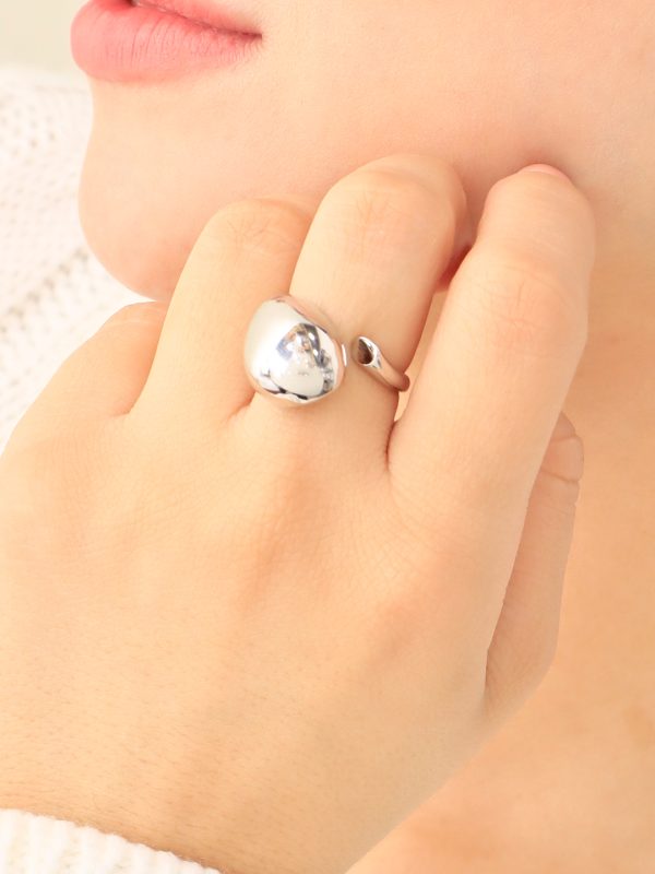 Anillo Rodinado Maia/ En baño de oro 24k. Marca Brazz By Roel.