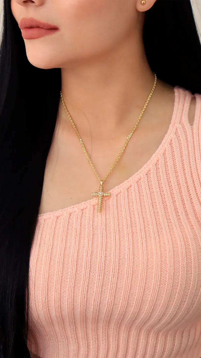 Collar dorado, en baño de oro 24k marca Brazz by Roel 