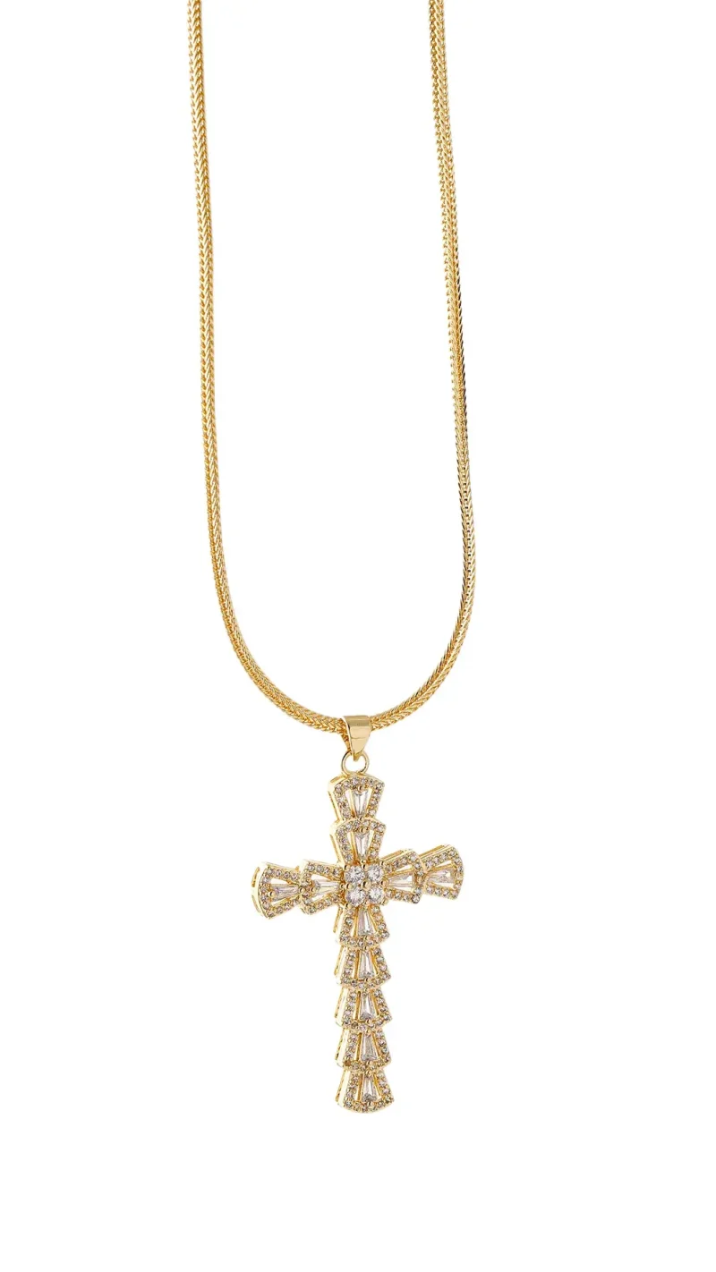 Cadena dorada, en baño de oro 24k marca Brazz by Roel