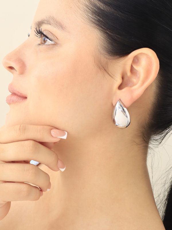Arete Topo Plateado/ En baño de oro 24k. Marca Brazz By Roel.