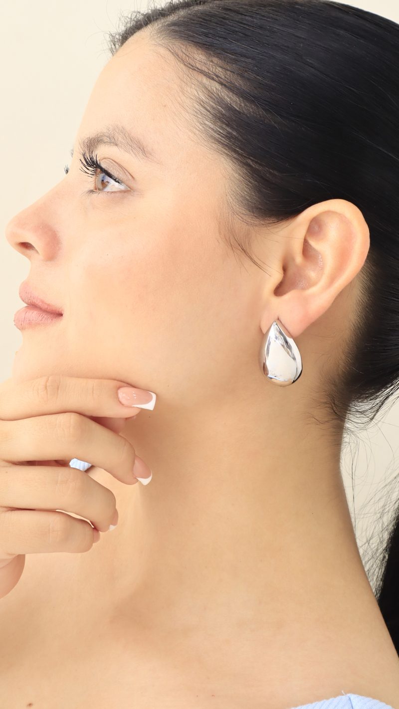 Arete Topo Plateado/ En baño de oro 24k. Marca Brazz By Roel.