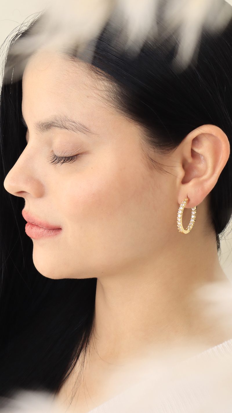 Candonga Con Circón/ En baño de oro 24k. Marca Brazz By Roel.