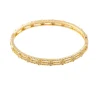 Brazalete dorado en baño de oro 24k con incrustaciones de micro circón. Marca Brazz by Roel