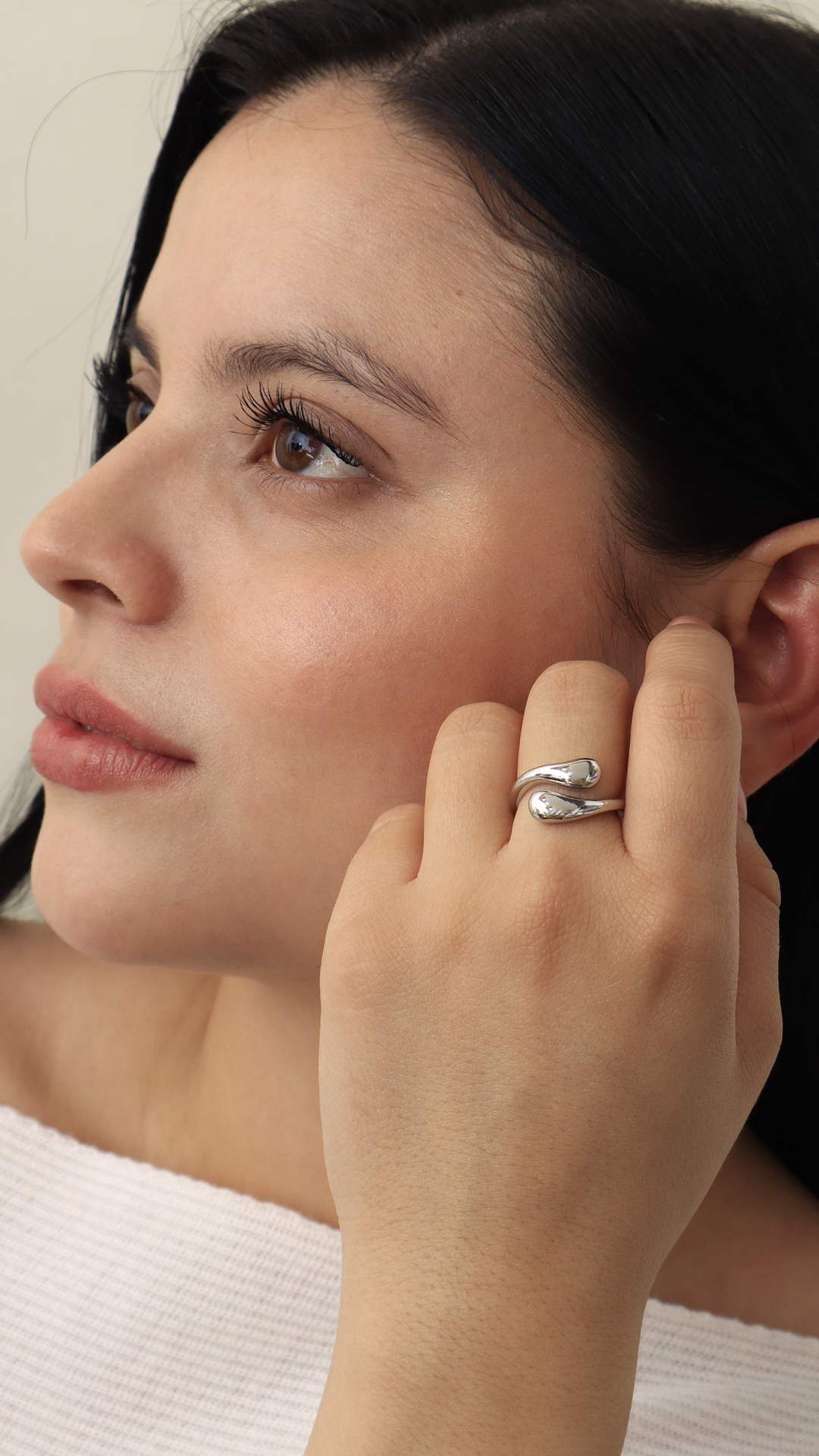 Anillo Ajustable Blissful/ En baño de oro 24k. Marca Brazz By Roel.