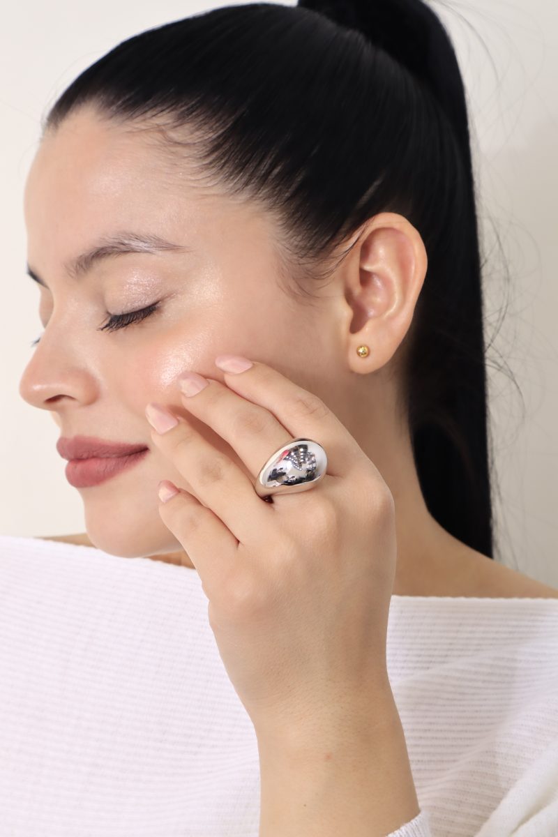 Anillo Liso Plateado/ En baño de oro 24k. Marca Brazz By Roel.