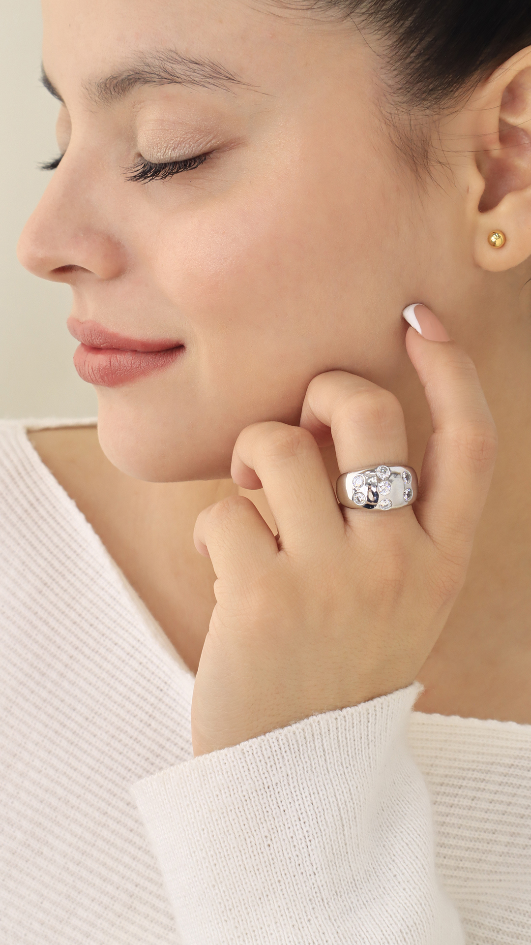 Anillo Con Micro Circón/ En baño de oro 24k. Marca Brazz By Roel.