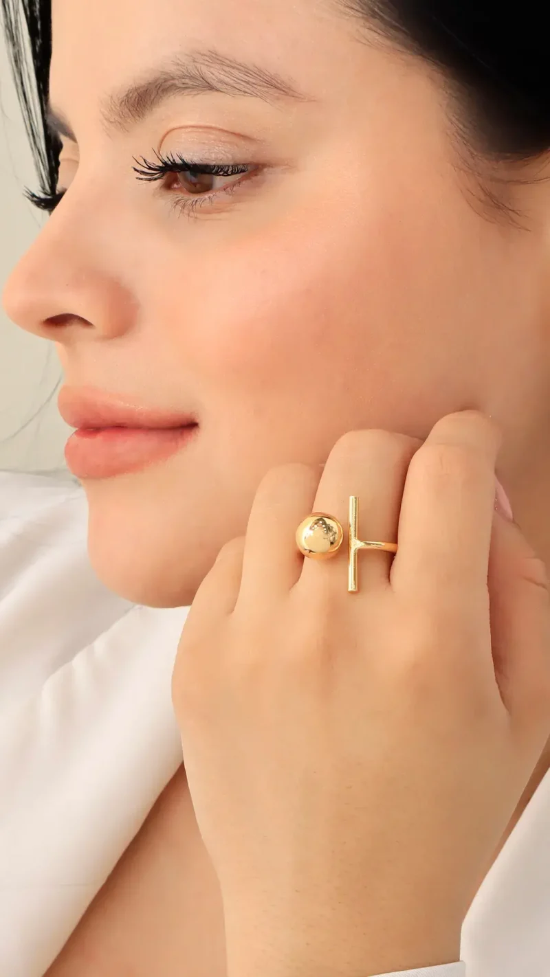 Anillo dorado en baño de oro 24k. Marca Brazz by Roel