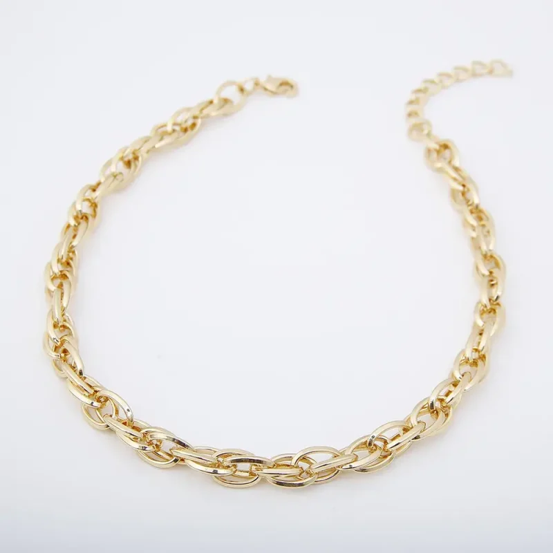Cadena dorada, en baño de oro 24k marca Brazz by Roel