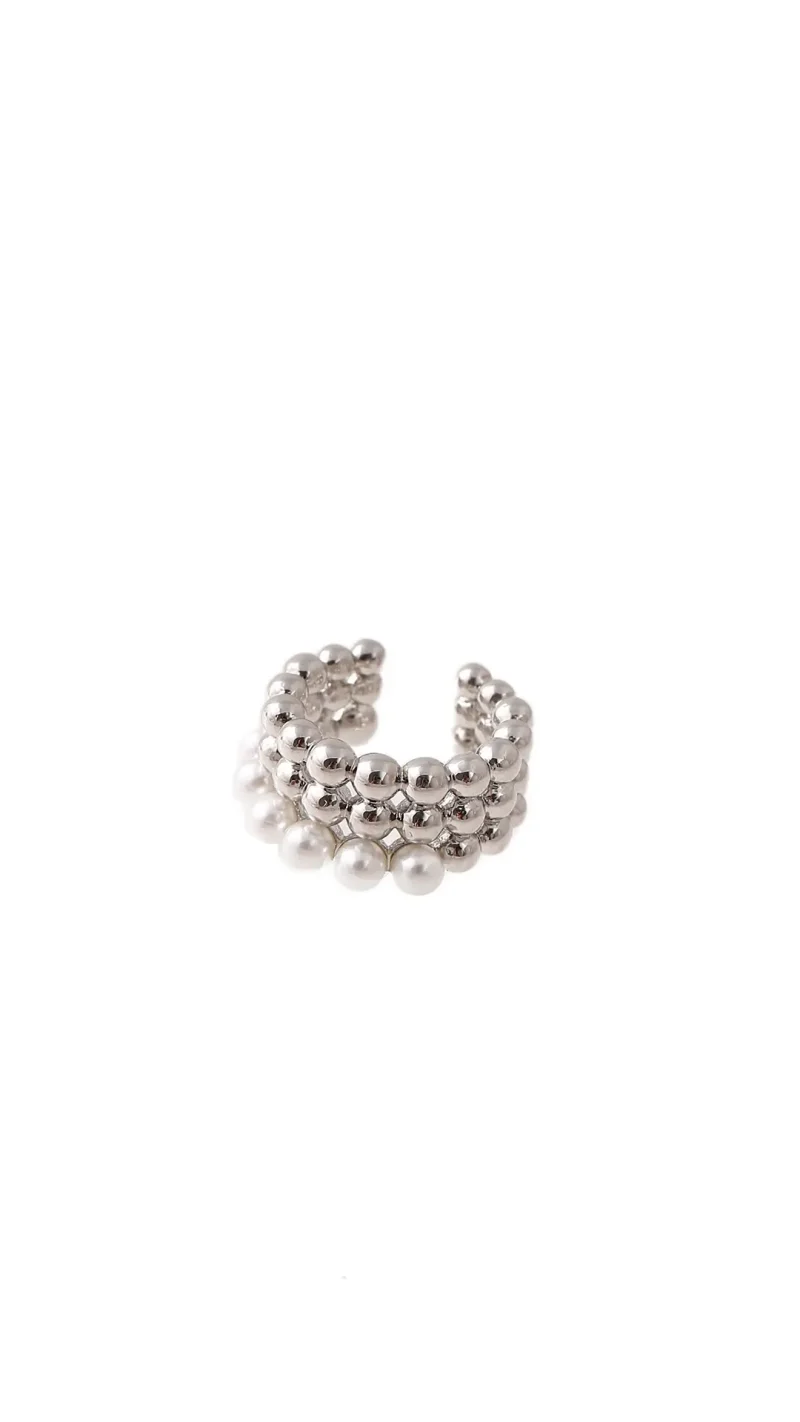 Earcuff plateado, en baño de rodinado marca Brazz by Roel