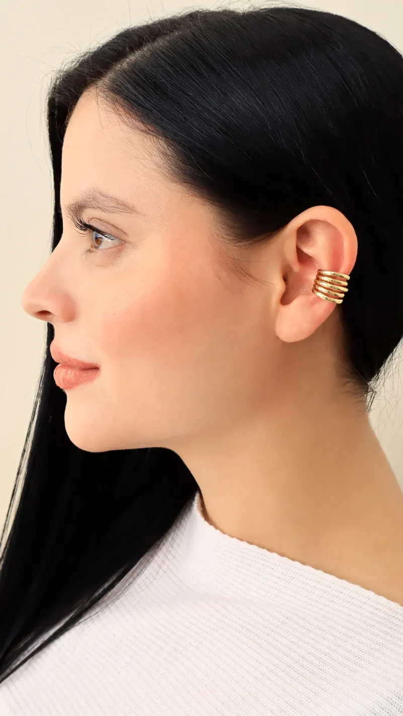 Earcuff dorado, en baño de oro 24k marca Brazz by Roel