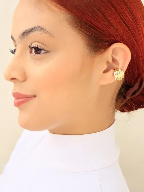 Earcuff dorado, en baño de oro 24k marca Brazz by Roel 