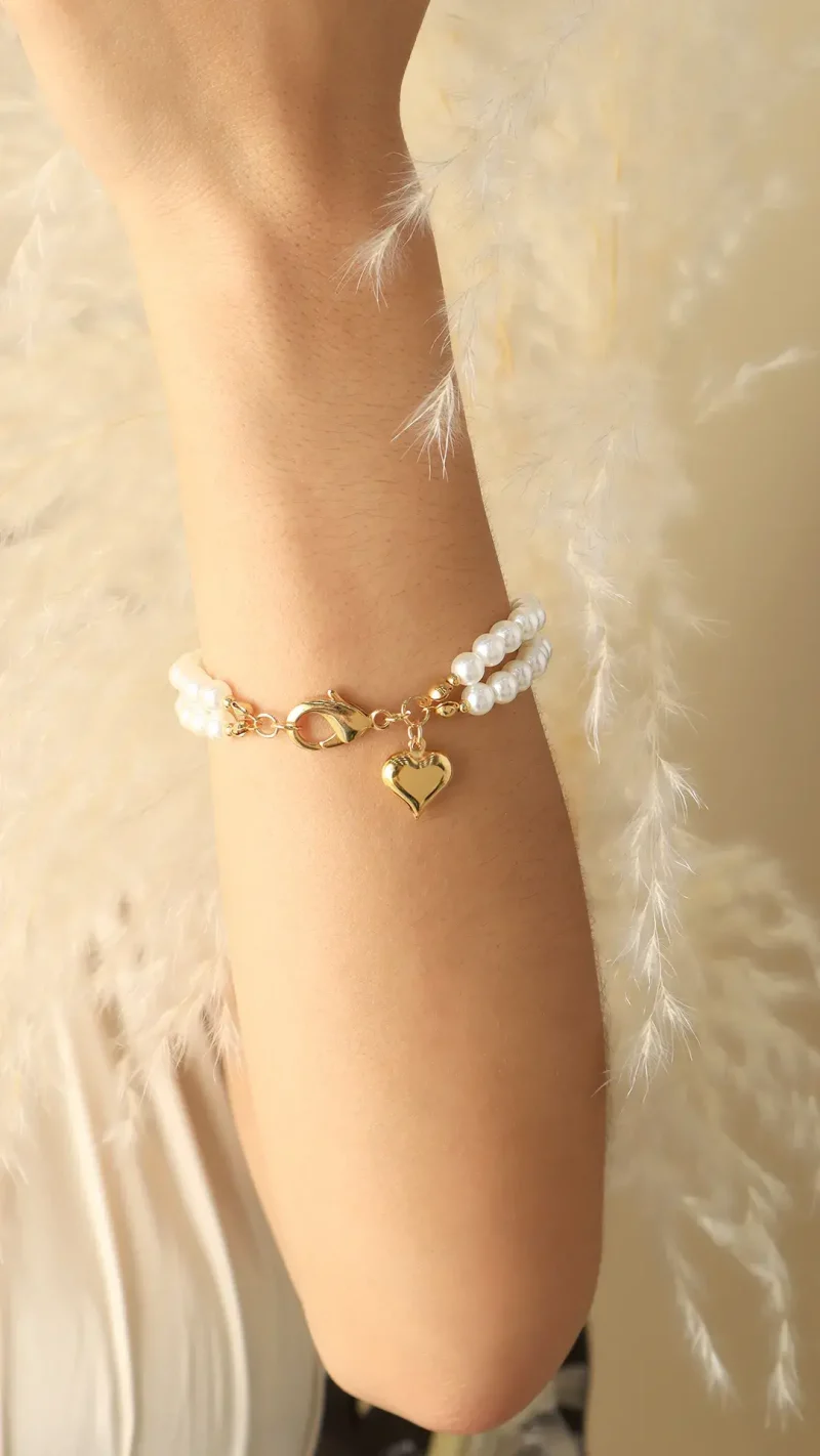 Pulsera dorada con perlas, en baño de oro 24k marca Brazz by Roel