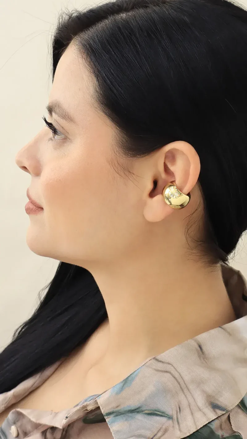 Earcuff dorado, en baño de oro 24k marca Brazz by Roel 