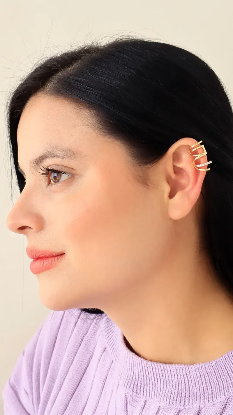 Earcuff dorado, en baño de oro 24k marca Brazz by Roel