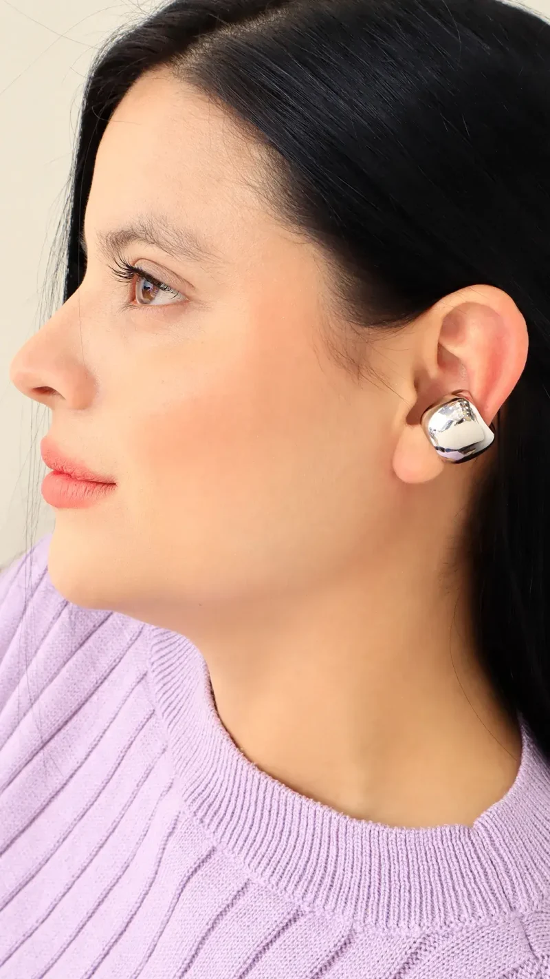 Earcuff plateado, en baño de rodinado marca Brazz by Roel