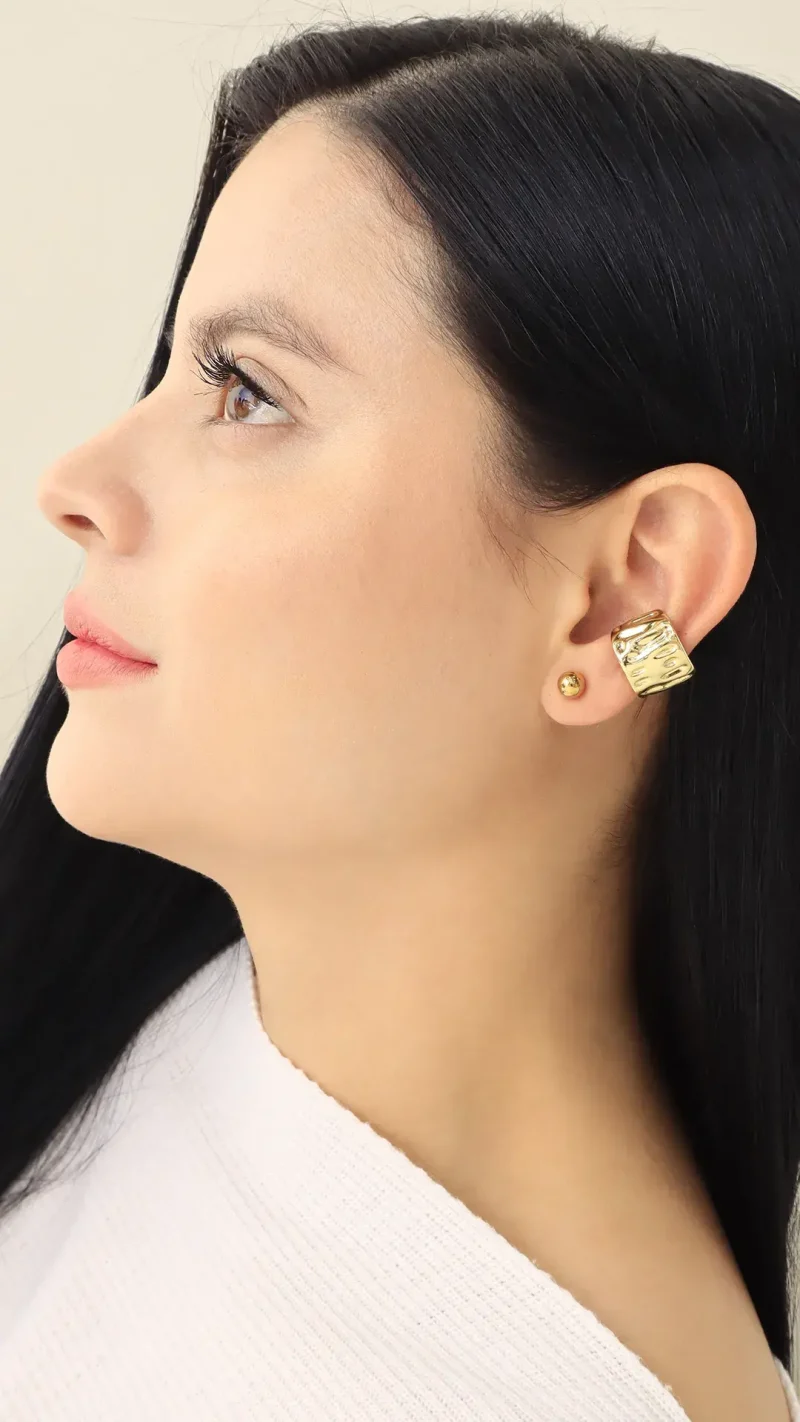 Earcuff dorado, en baño de oro 24k marca Brazz by Roel