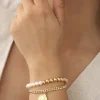 Pulsera dorada con perlas, en baño de oro 24k marca Brazz by Roel