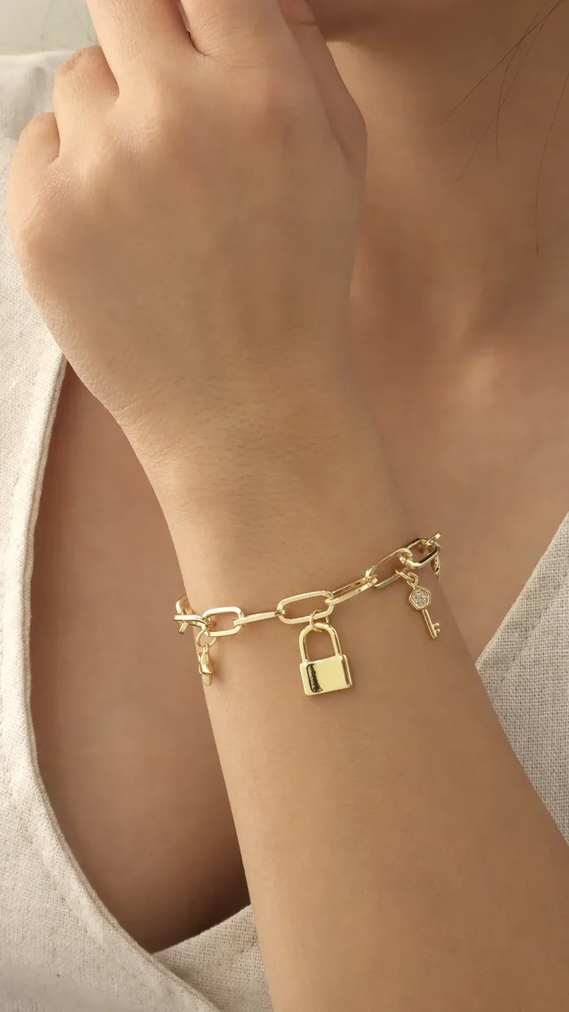 Pulsera dorada, en baño de oro 24k marca Brazz by Roel