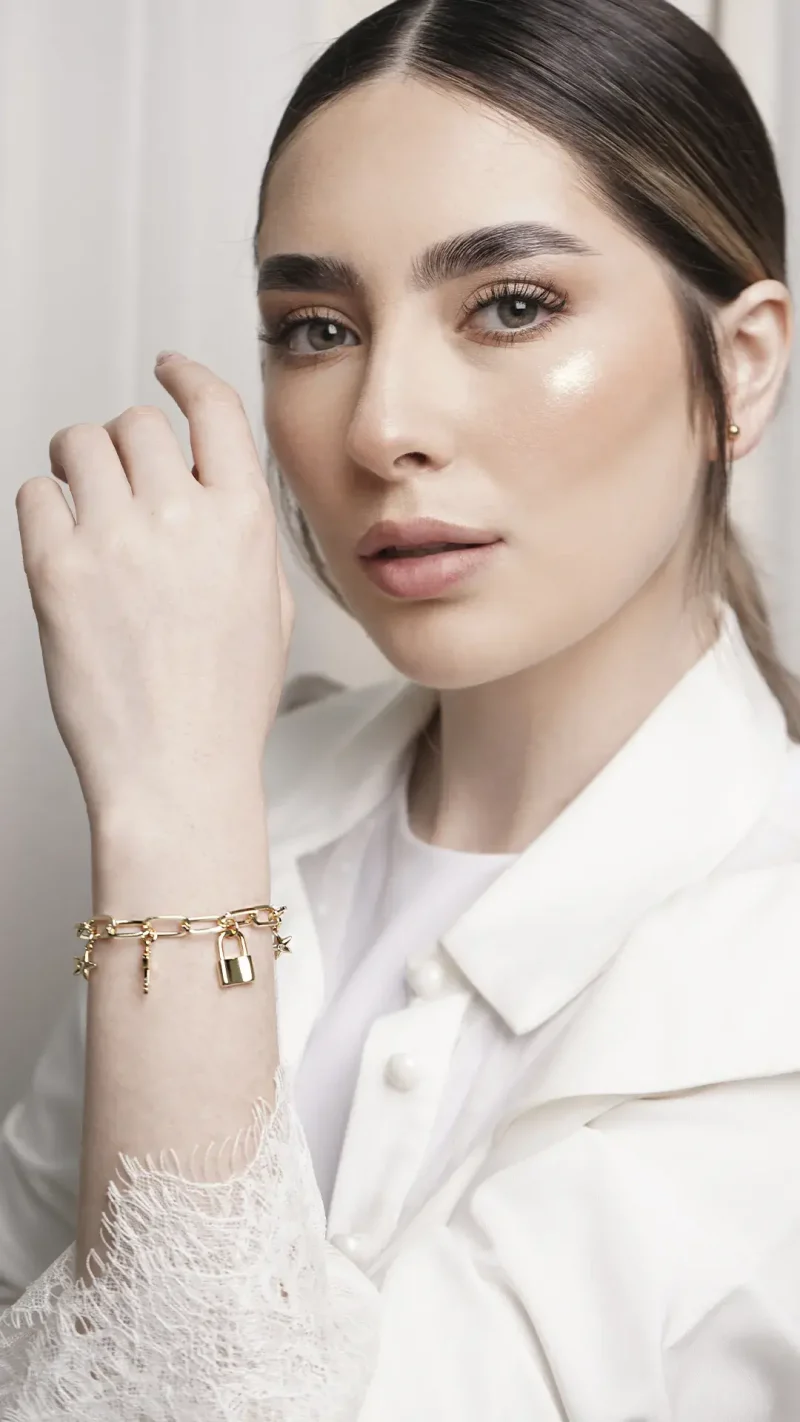 Pulsera dorada, en baño de oro 24k marca Brazz by Roel