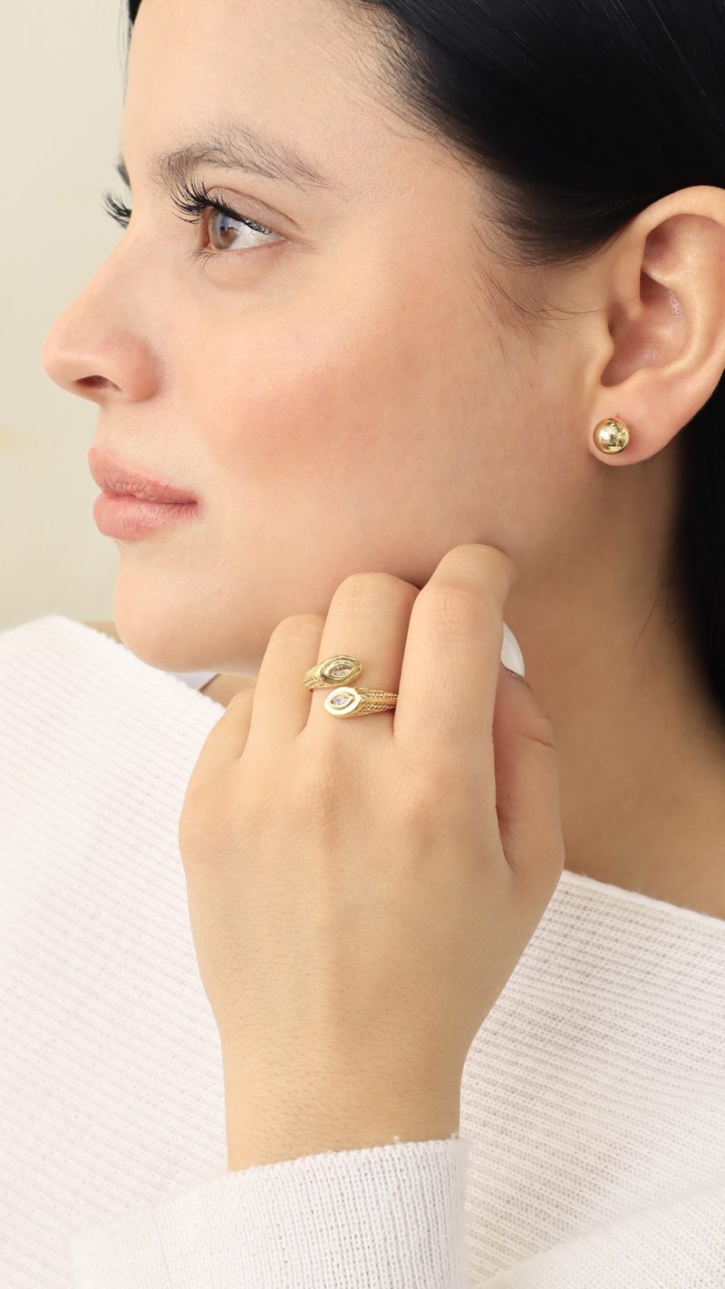 Anillo Dorado/ En baño de oro 24k. Marca Brazz By Roel.