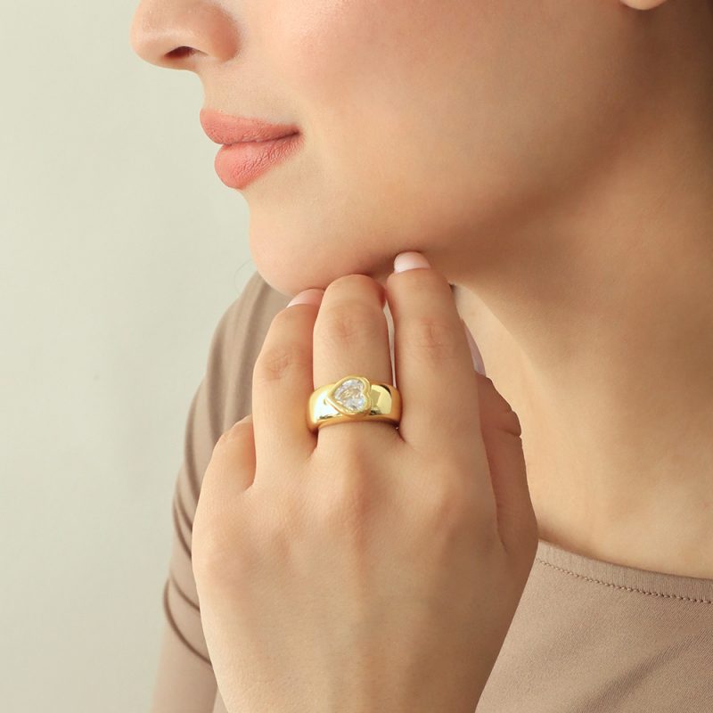 Anillo Corazón/ En baño de oro 24k. Marca Brazz By Roel